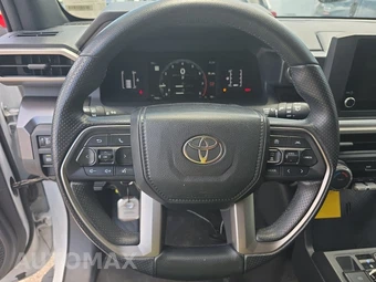 2025 Toyota 4Runner SR5 - miniatura 10