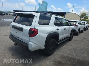2025 Toyota 4Runner SR5 - miniatura 4