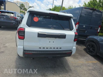 2025 Toyota 4Runner SR5 - miniatura 5