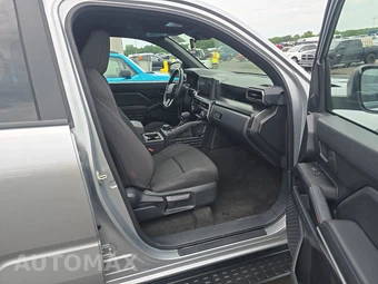 2025 Toyota 4Runner SR5 - miniatura 8