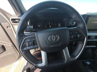 2025 Toyota 4Runner SR5 - miniatura 10