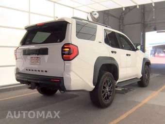 2025 Toyota 4Runner SR5 - miniatura 4