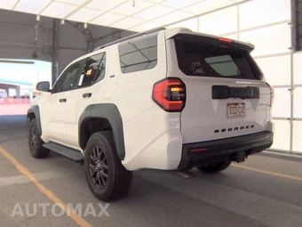 2025 Toyota 4Runner SR5 - miniatura 6