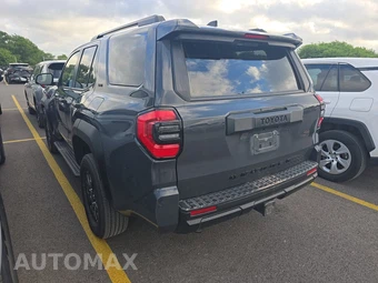 2025 Toyota 4Runner SR5 - miniatura 6