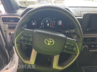 2025 Toyota 4Runner SR5 - miniatura 10