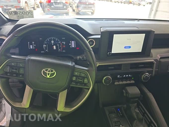 2025 Toyota 4Runner SR5 - miniatura 11