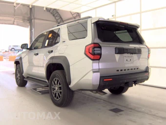 2025 Toyota 4Runner SR5 - miniatura 6