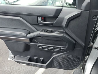 2025 Toyota 4Runner SR5 - miniatura 9