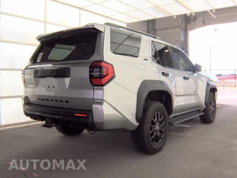 2025 Toyota 4Runner SR5 - miniatura 4