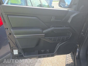 2025 Toyota 4Runner SR5 - miniatura 9