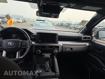 2025 Toyota 4Runner SR5 - miniatura 11
