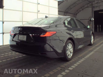 2025 Toyota Camry LE - miniatura 4
