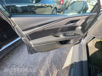 2025 Toyota Camry LE - miniatura 9