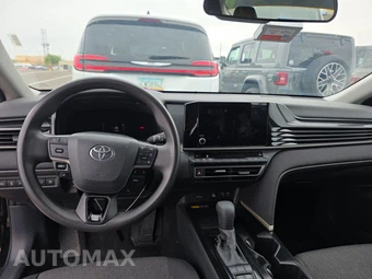 2025 Toyota Camry LE - miniatura 11