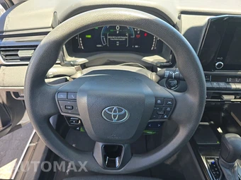 2025 Toyota Camry LE – miniatura 10