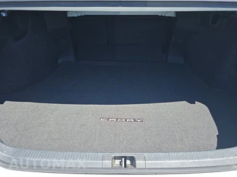2025 Toyota Camry LE – miniatura 17
