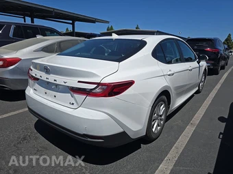 2025 Toyota Camry LE – miniatura 4