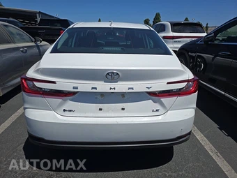 2025 Toyota Camry LE – miniatura 5