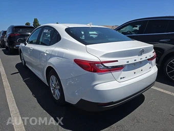 2025 Toyota Camry LE – miniatura 6