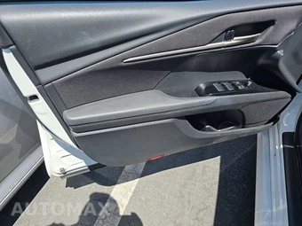 2025 Toyota Camry LE – miniatura 9