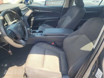 2025 Toyota Camry LE - miniatura 7
