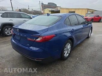2025 Toyota Camry LE - miniatura 4