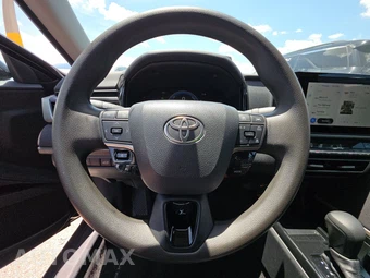2025 Toyota Camry LE - miniatura 10