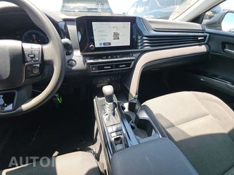 2025 Toyota Camry LE - miniatura 11