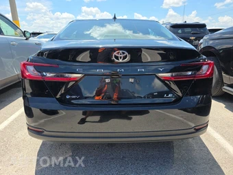 2025 Toyota Camry LE - miniatura 5