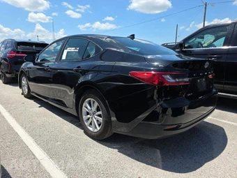 2025 Toyota Camry LE - miniatura 6