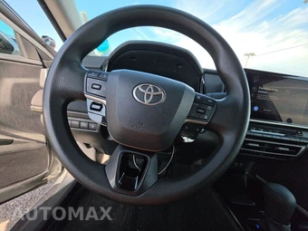 2025 Toyota Camry LE - miniatura 10