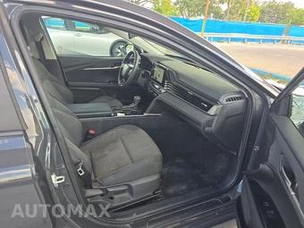 2025 Toyota Camry LE - miniatura 8