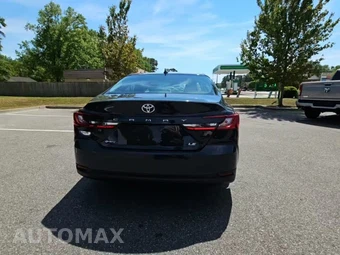 2025 Toyota Camry LE – miniatura 4