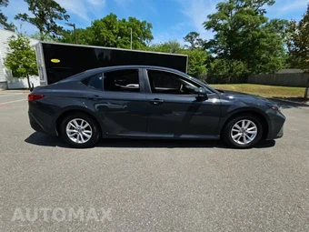 2025 Toyota Camry LE – miniatura 5