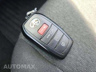 2025 Toyota Camry LE – miniatura 9