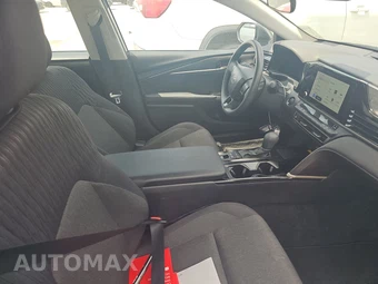 2025 Toyota Camry LE - miniatura 8