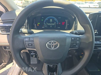 2025 Toyota Camry LE - miniatura 10