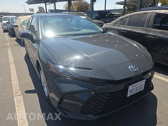 2025 Toyota Camry LE - miniatura 3