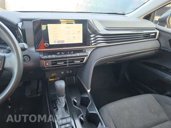2025 Toyota Camry LE - miniatura 11