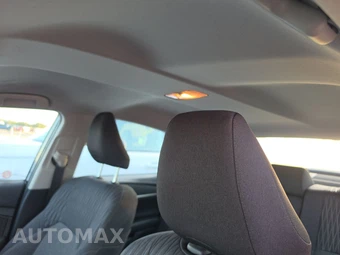 2025 Toyota Camry LE - miniatura 17