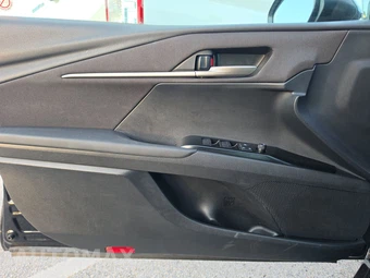 2025 Toyota Camry LE - miniatura 9