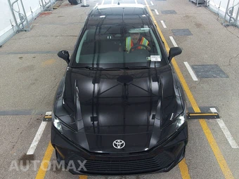 2025 Toyota Camry LE - miniatura 2
