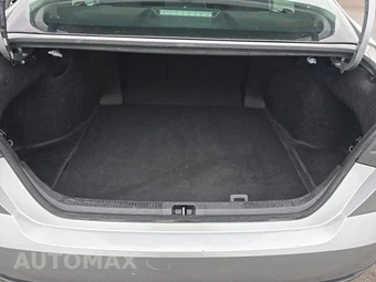 2025 Toyota Camry LE - miniatura 16