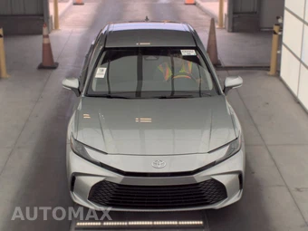 2025 Toyota Camry LE - miniatura 2