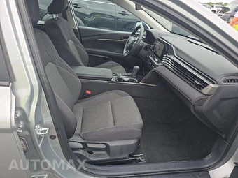 2025 Toyota Camry LE - miniatura 8