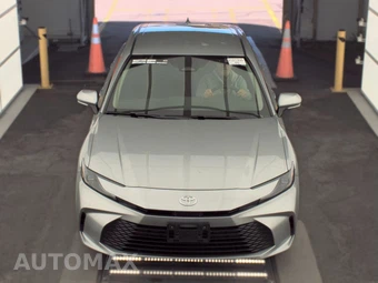 2025 Toyota Camry LE - miniatura 2