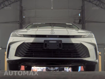 2025 Toyota Camry LE - miniatura 3