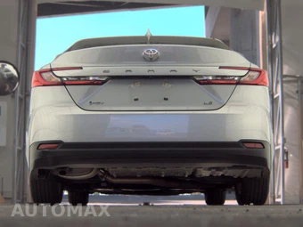 2025 Toyota Camry LE - miniatura 7