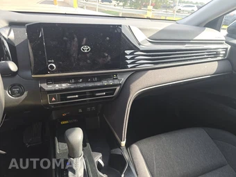2025 Toyota Camry LE - miniatura 11