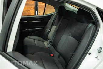 2025 Toyota Camry LE - miniatura 10